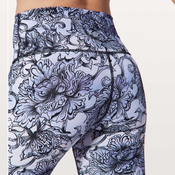 Lululemon Wunder Under crop hi-rise size 6 - Picture 10 of 12